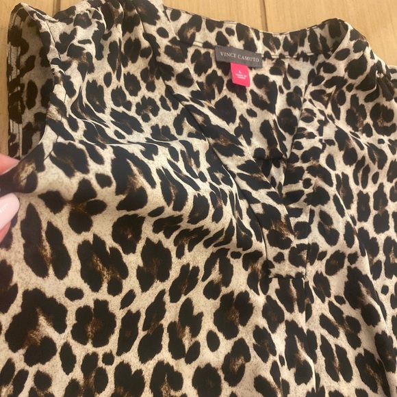 Vince Camuto Women’s Sleeveless Leopard Animal Print VNeck Blouse New size large - Picture 10 of 12